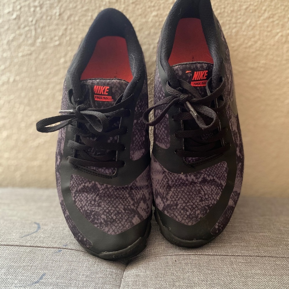 Women’s 8 1/2 NIKE Free 5.0